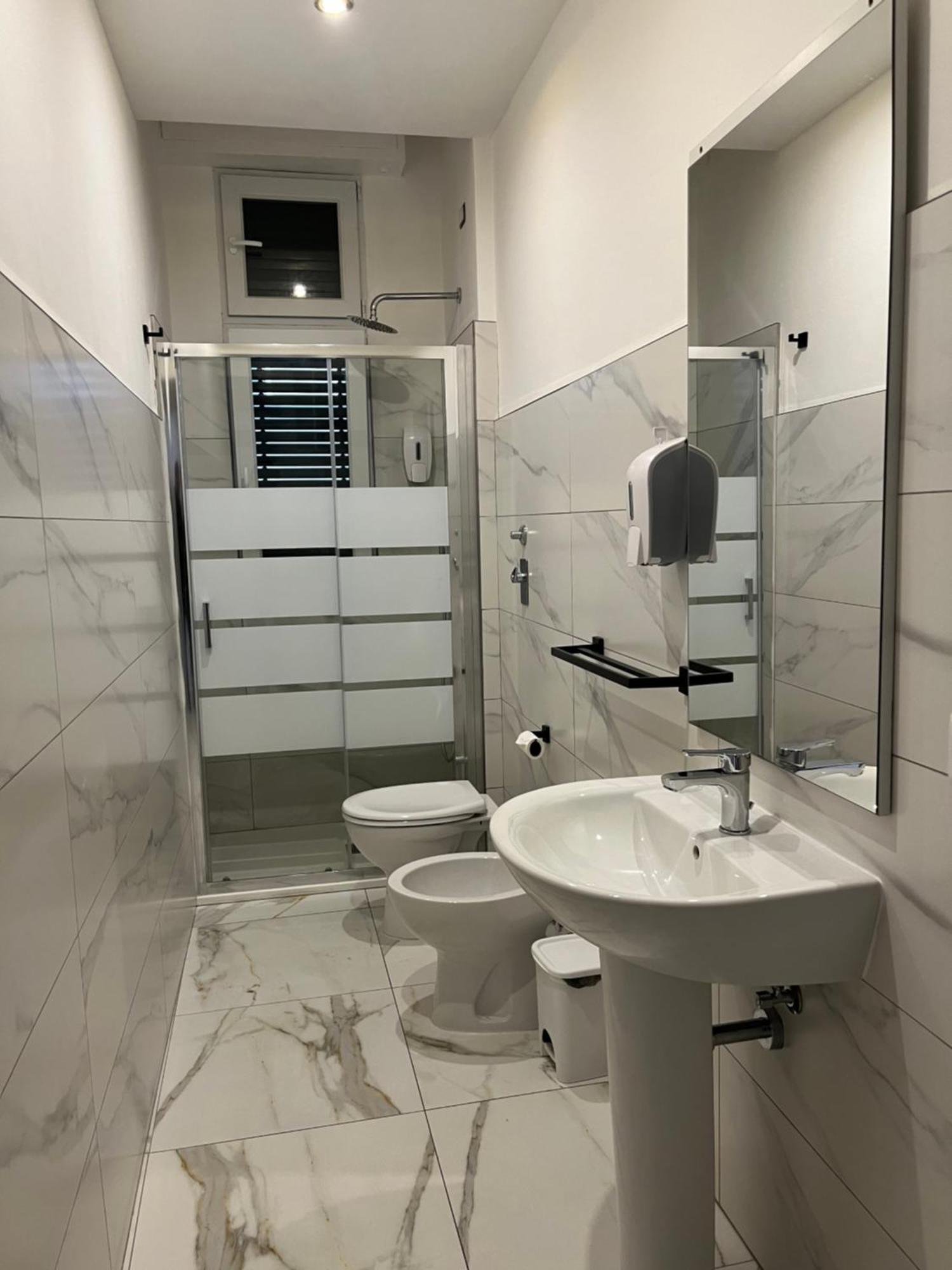 Jcube Apartments Bocconi Milano ภายนอก รูปภาพ